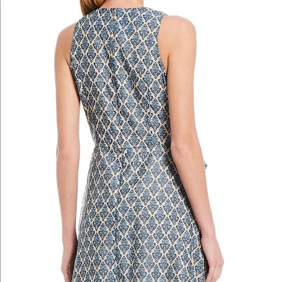 💙Sachi & Babi Bryce V- Neck sleeves Dress💙 - Picture 2 of 5